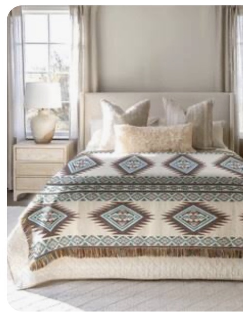 Housse de couette bohème-chic Parure Sonya, motifs géométriques aztèques crème et terracotta, posée sur un lit